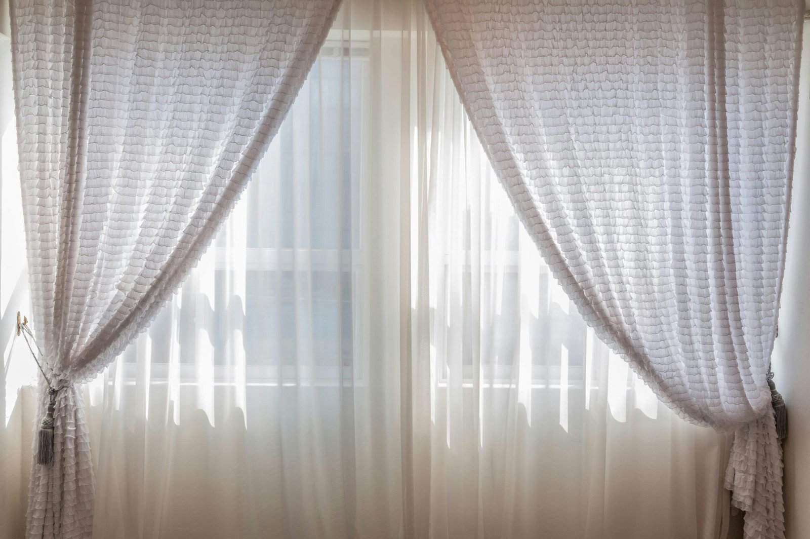 Sheer Curtains for your home, who loves natural light